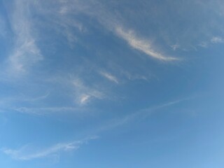 Obraz premium Beautiful Vivid Sky Painted by the Sun Leaving Bright Golden