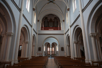 Naklejka premium Explore the peaceful interior of Basilique Notre-Dame-de-Buglose in Saint-Vincent-de-Paul, Landes.
