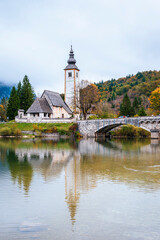 Obraz premium Lake Bohinj bathed in autumn magic. The kingdom of the golden-horned ibex.