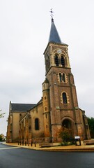Obraz premium Eglise catholique paroissiale de Sainte-Sévère-sur-Indre dans l'Indre France Europe