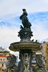 Obraz premium Brunnen auf dem Georgiou-I.-Platz in Patras, Griechenland