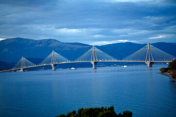 Obraz premium Rio-Andirrio-Brücke bei Patras, Griechenland 