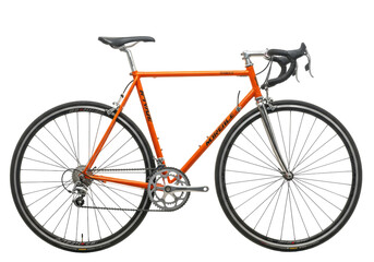 Obraz premium Isolated orange road bicycle, vintage racing style, perfect for urban cycling advertisement