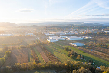 Nowy Sącz, zakłady produkcji okien. © Maciej G. Szling