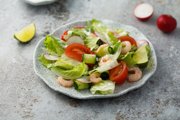Vegetable salad with shrimps