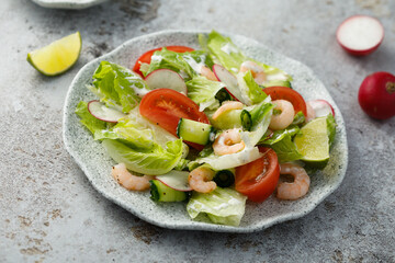 Vegetable salad with shrimps