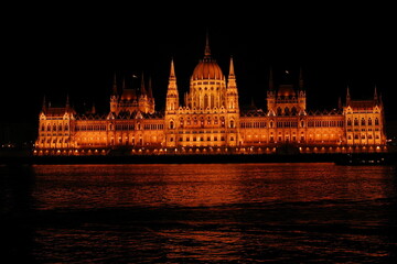 Fototapeta premium Illuminated Hungarian Parliament Building reflecting on the Danube River at night, Budapest