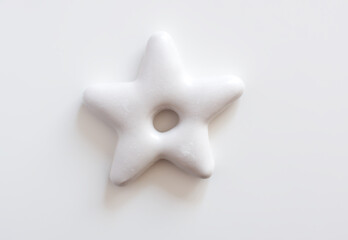 Obraz premium Homemade star cookie covered with white icing. Simplicity and warmth of winter holidays.