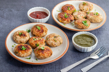 Juicy chicken cheese kebab made with tender minced chicken, stuffed with melted cheese, grilled to perfection, and served hot with mint chutney.
