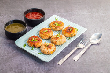 Juicy chicken cheese kebab made with tender minced chicken, stuffed with melted cheese, grilled to perfection, and served hot with mint chutney.
