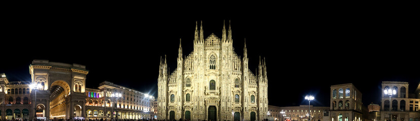 Fototapeta premium MILAN at night