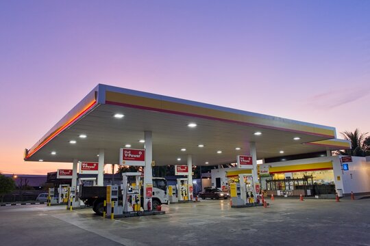 KUALA TERENGGANU, MALAYSIA - JUNE 11, 2023 : An empty Royal Dutch Shell petrol station in Kuala Terengganu, Malaysia in the early morning. The company was established in April 1907.