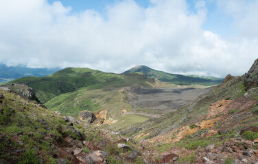 Fototapeta premium 阿蘇山中岳山頂へ行く登山路から見下ろした砂千里ヶ浜