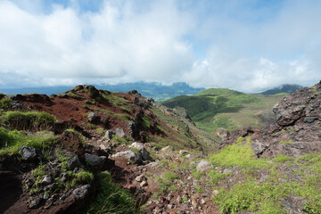阿蘇山中岳山頂へ行く登山路から見た景色