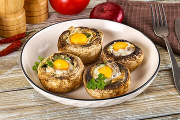 Baked champignon with quail egg