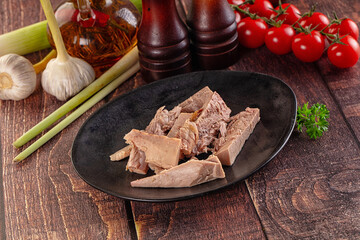 Canned tuna fish fillet pieces
