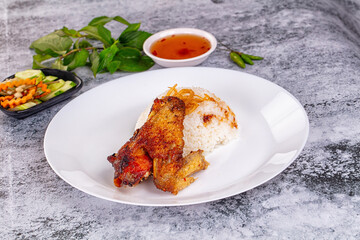 Spicy roasted chicken wing with rice