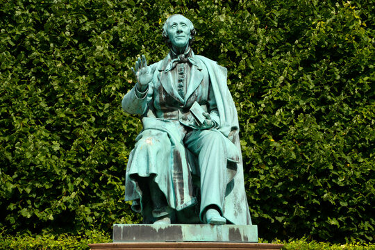 andersen monument in copenhagen