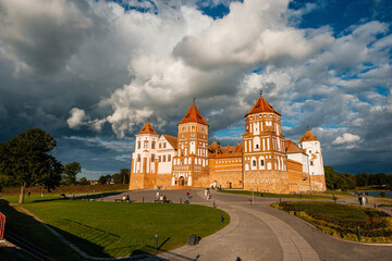 Fototapeta premium The castle building in the village of Mir in Belarus against the backdrop of a blue cloudy sky