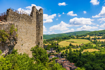 Obraz premium Panoramic View of the Village of Penne and the Ruins of its Fortified Castle