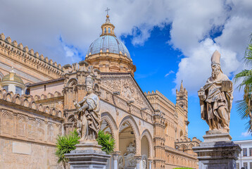 Palermo Cathedral with portico of main facade in Sicily, Italy. Statues of St. Jerome and St. Ambrose, made by  Anello in 1673, placed at the second entrance of the western section of the balustrade.