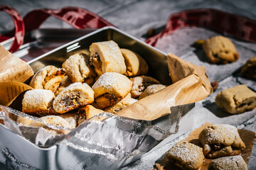 Shortcrust pastry cookies with pistachio filling