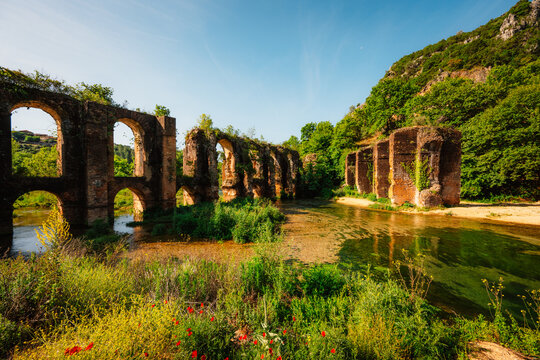 The ancient aqueduct that provided water to Nikopolis.