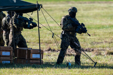 Armed conflict © Tomasz Warszewski