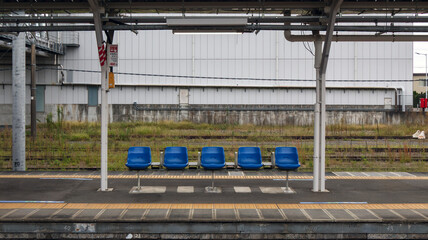 駅のベンチ