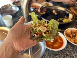 한국식의 고기 야채쌈 사먹기