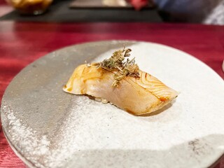 美味しそうなほっけの昆布締めの握り寿司