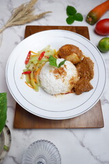 asi rames , catering box , food service ( rice, beef rendang, chicken, chili, vegetables). close up view. Nasi Uduk, Nasi Warteg