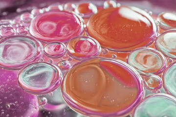 カラフルなオイルのイメージ