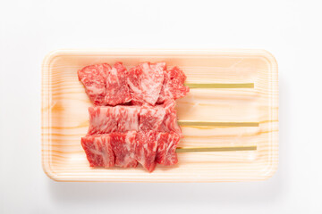 ［国産牛］牛もも肉串（トモサンカク）