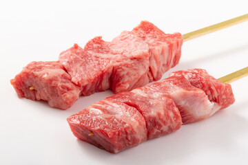 ［日本産］牛もも肉串（トモサンカク）
