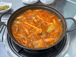 돼지고기가 들어간 김치찌개