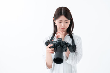 カメラ　悩む女性