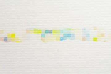 白い紙とカラフルなモザイク