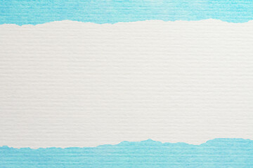 白い紙と水色のフレーム