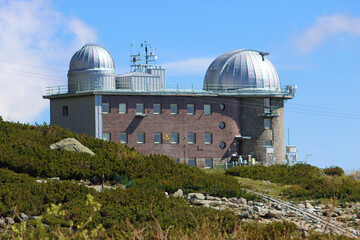 Obraz premium Astronomical and meteorological observatory near Skalnate pleso or tarn or lake in the High Tatras, Lomnicky stit, Slovakia