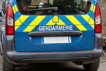 Blue and yellow van with the word "Gendarmerie" on the back