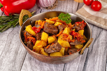 Rogiut with meat, potato and tomatoes