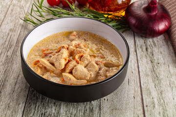Roasted chicken fillet with cream sauce