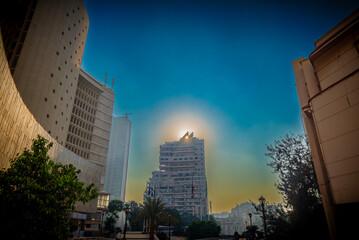 El Cairo ciudad inmensa en el norte de África cuna de la civilización.	
