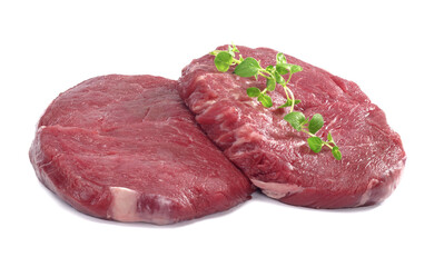 Dwa świeże steki z polędwicy na białym tle