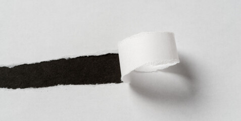 穴の開いた白い紙