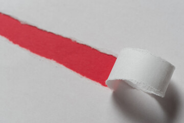 穴の開いた白い紙