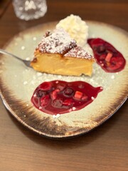 cheesecake with berries