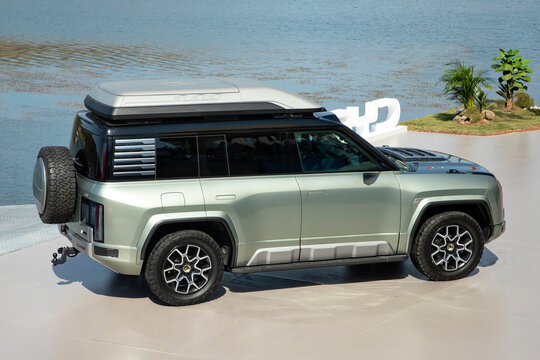 Yangwang U8 is a full-size luxury SUV manufactured by BYD Auto. It is an electric vehicle with a petrol engine acting as a range extender.