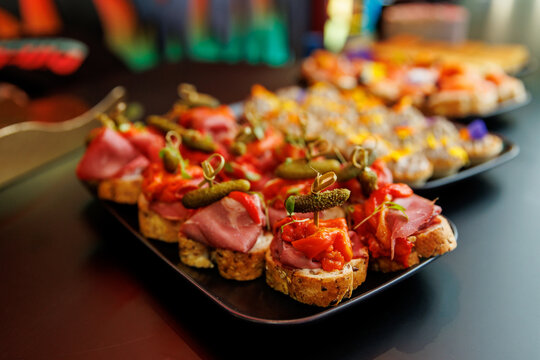 Appetizer platter with ham, pickles and roasted red peppers